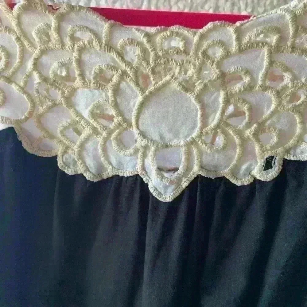 French Connection | Lace lined scoop neck dress  size 4 - Picture 3 of 3